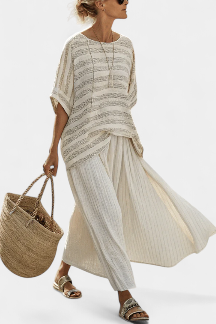 Complete bamboo linen Daisy set with elegant striped blouse and fluid pants for a modern and comfortable style