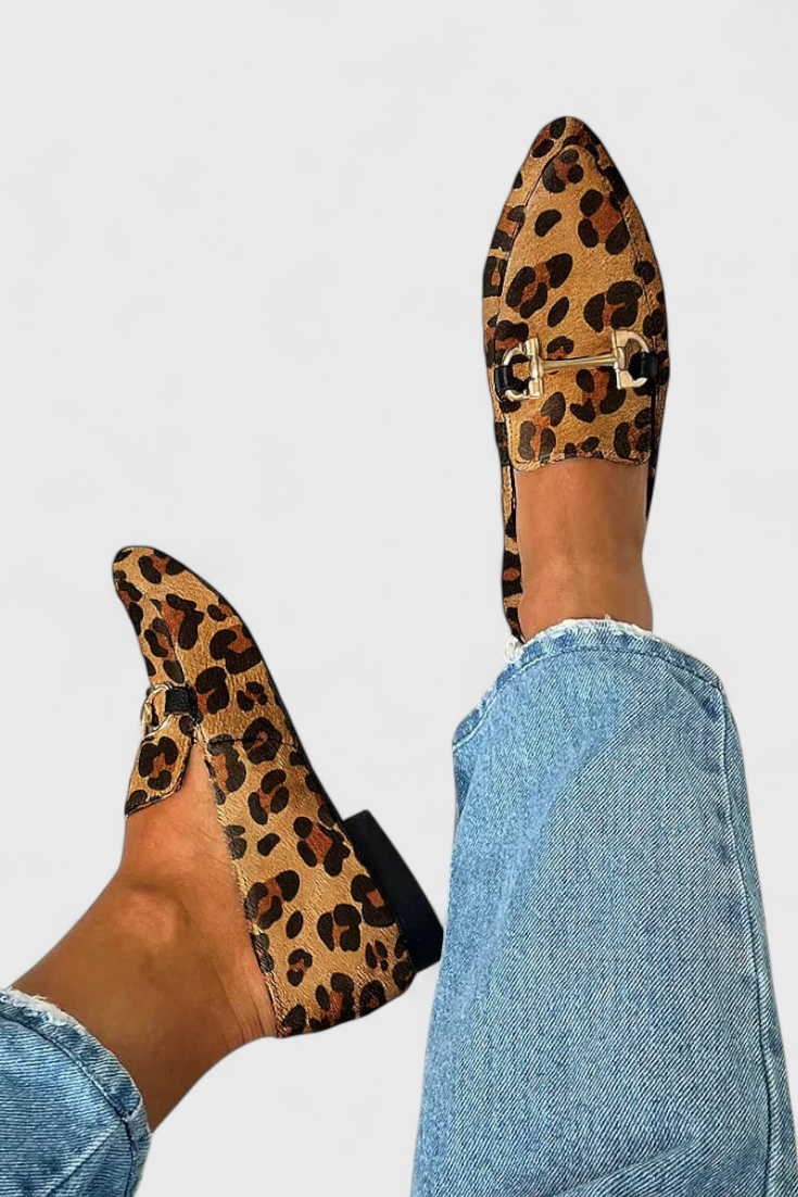 Lluvia Elegant Moccasins with Engraved Pattern and Subtle Heel