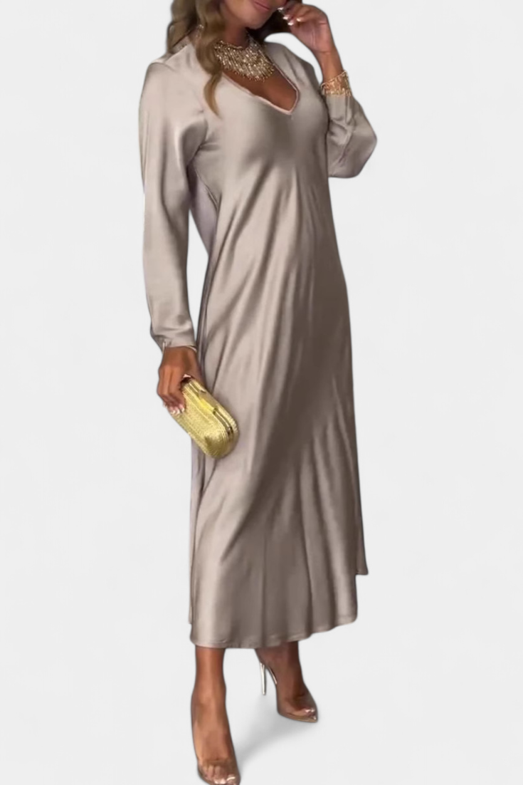 Riva Flowing Dress with V-Neck and Long Sleeves