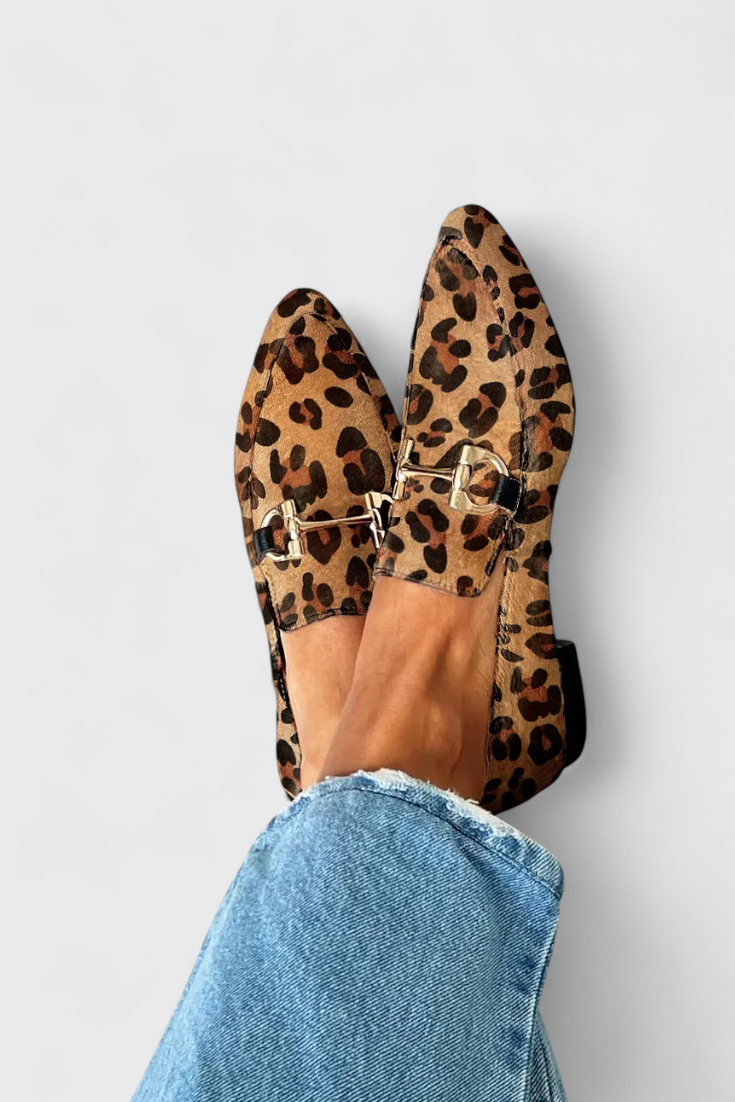 Lluvia Elegant Moccasins with Engraved Pattern and Subtle Heel